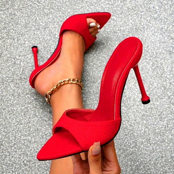 Red heels - Picture 1 of 3